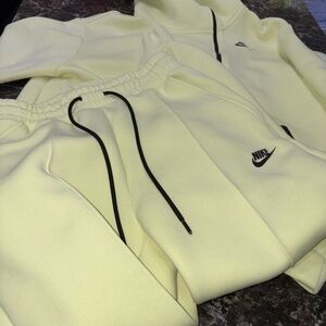 2 Piece Nike Sweatsuit Women's Oversized Hoodie & Pants size Smalll